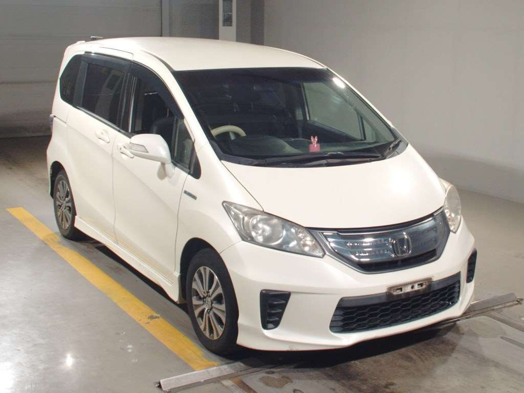 2011 Honda Freed hybrid GP3[2]