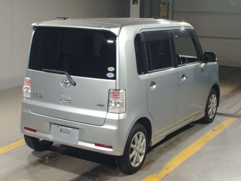 2011 Toyota Pixis Space L575A[1]