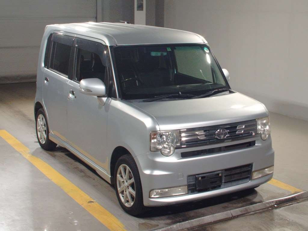 2011 Toyota Pixis Space L575A[2]