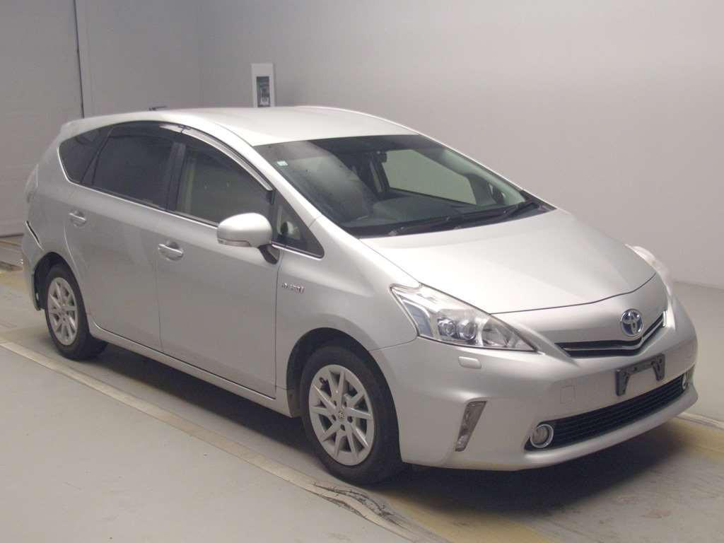 2012 Toyota Prius alpha ZVW40W[2]