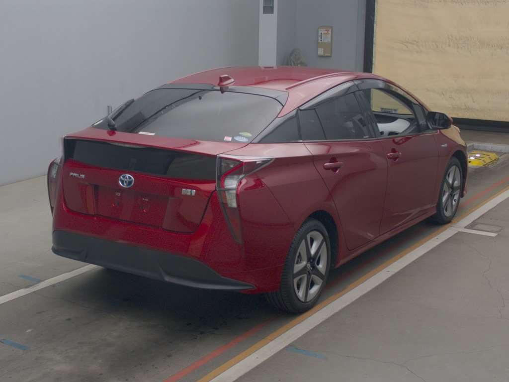 2016 Toyota Prius ZVW50[1]