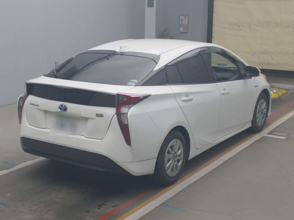 2017 Toyota Prius ZVW50[1]