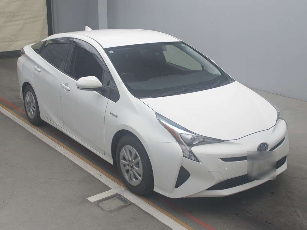 2017 Toyota Prius ZVW50[2]