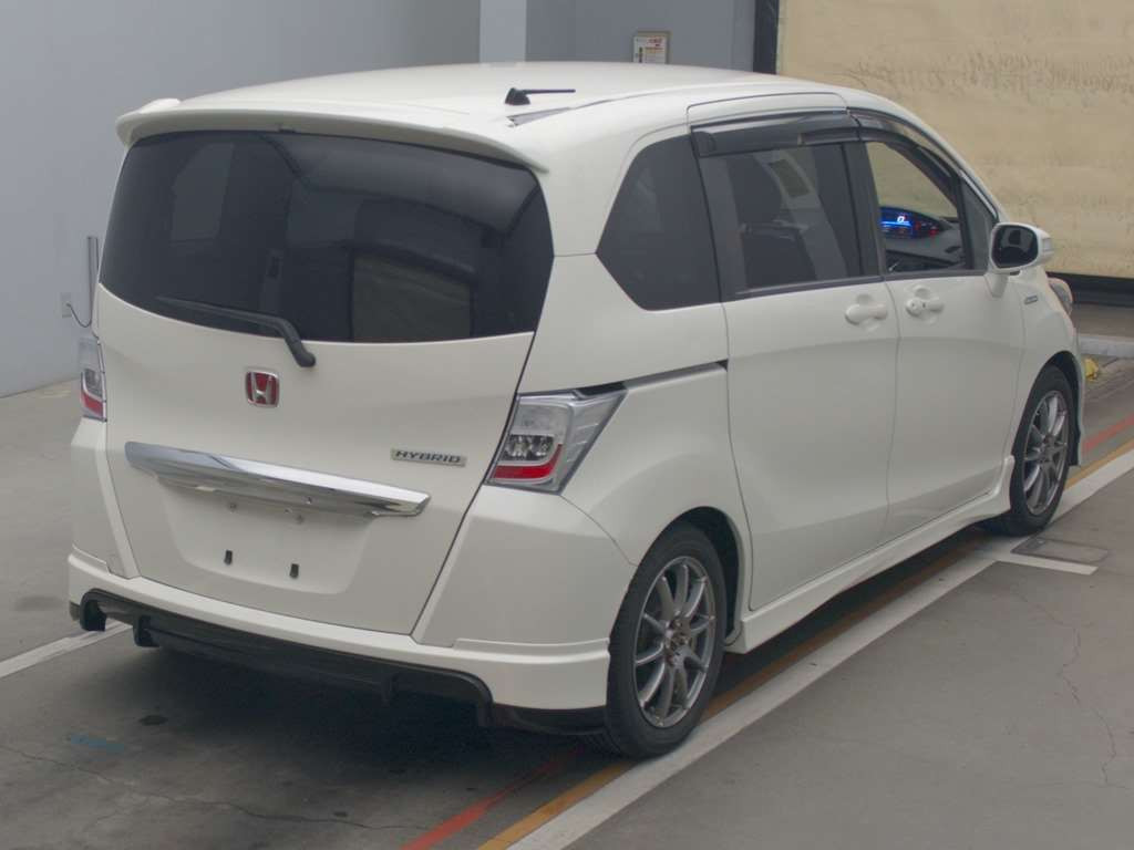 2011 Honda Freed hybrid GP3[1]