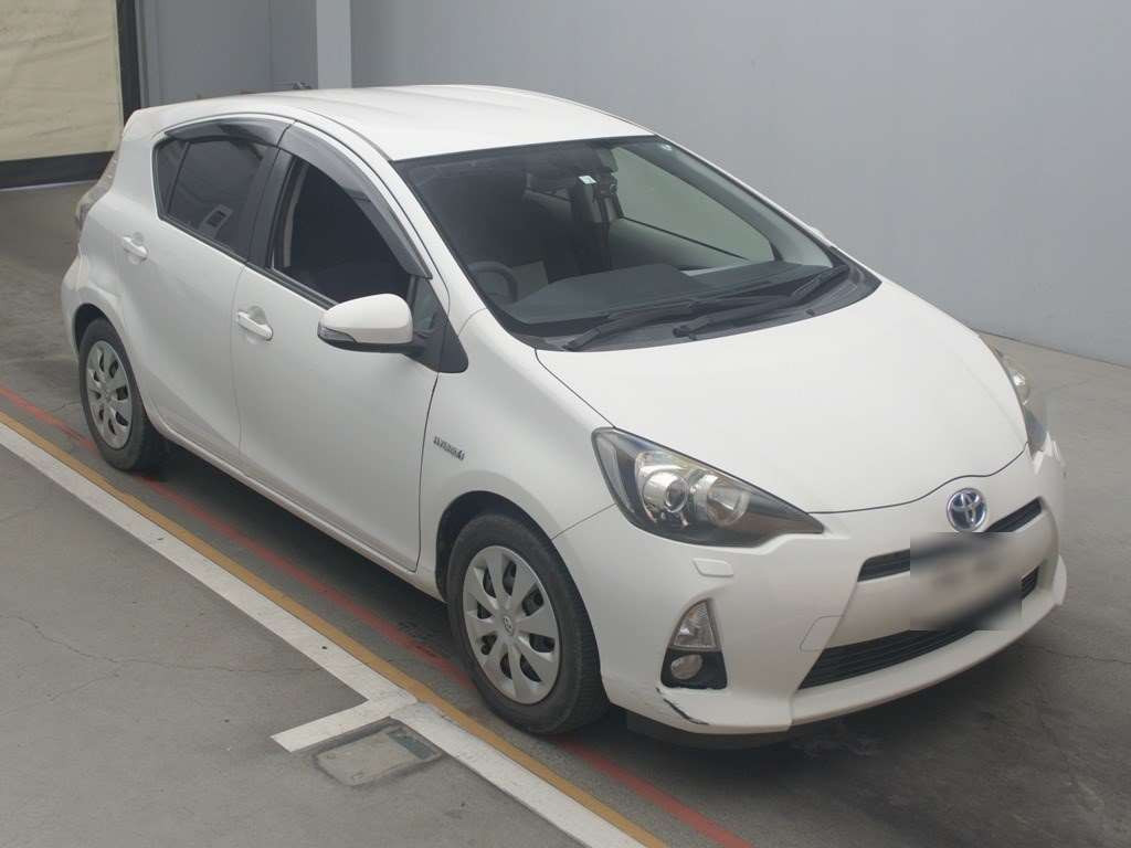 2012 Toyota Aqua NHP10[2]