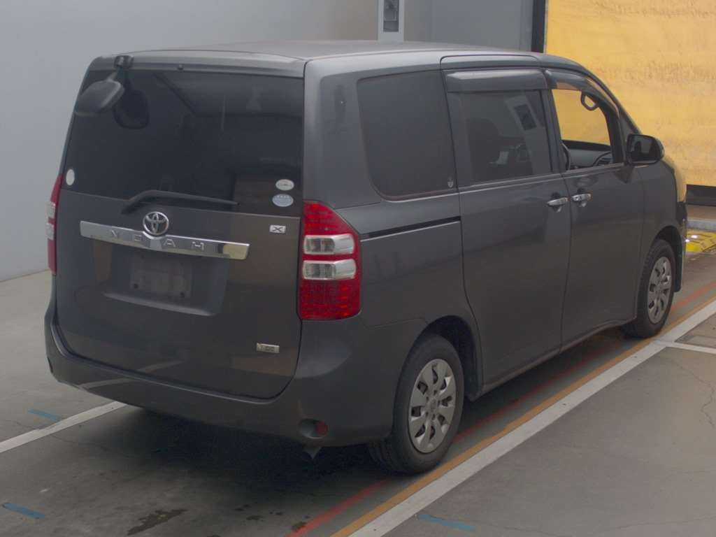 2011 Toyota Noah ZRR70G[1]