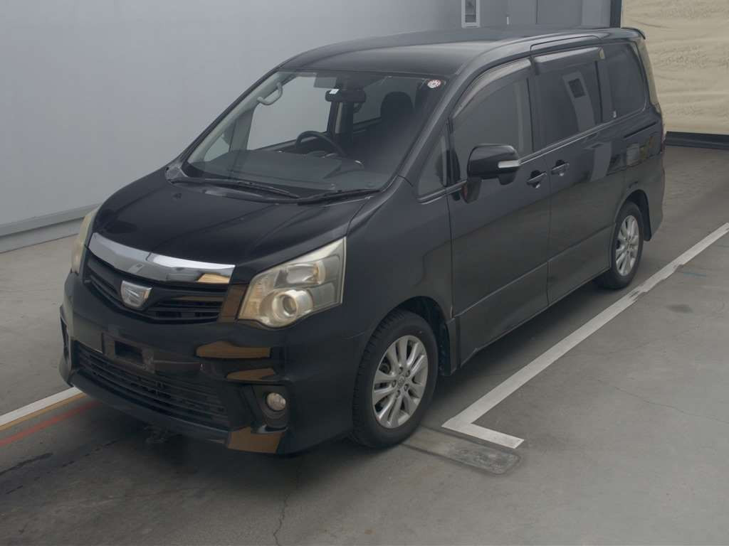 2010 Toyota Noah ZRR70W[0]