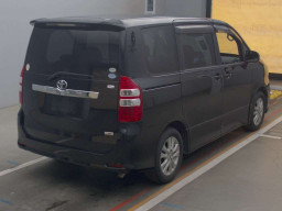 2010 Toyota Noah