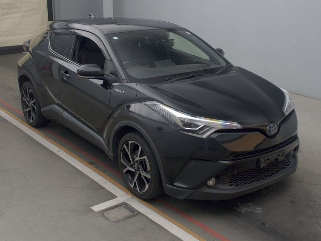 2017 Toyota C-HR ZYX10[2]