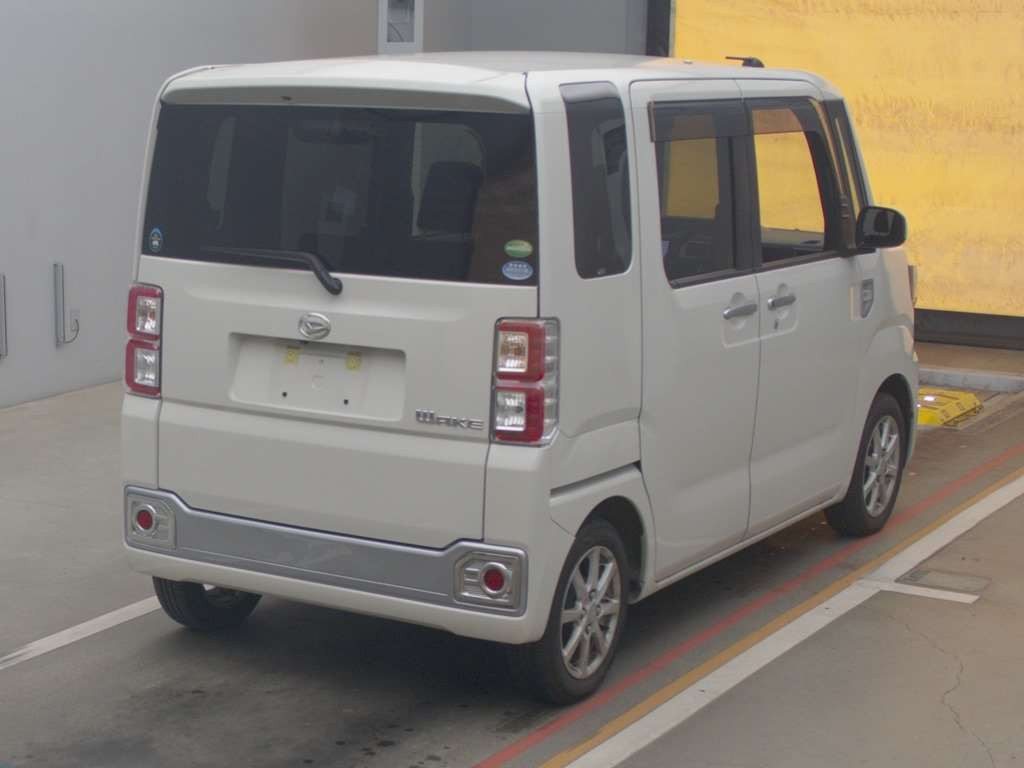 2015 Daihatsu Wake LA710S[1]