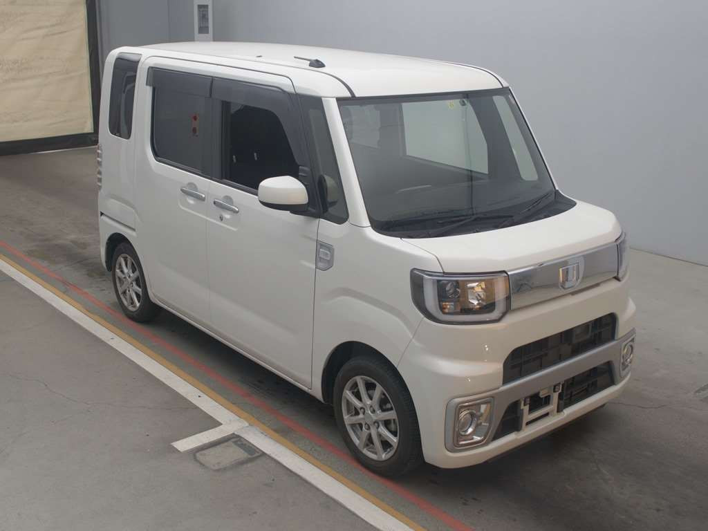 2015 Daihatsu Wake LA710S[2]