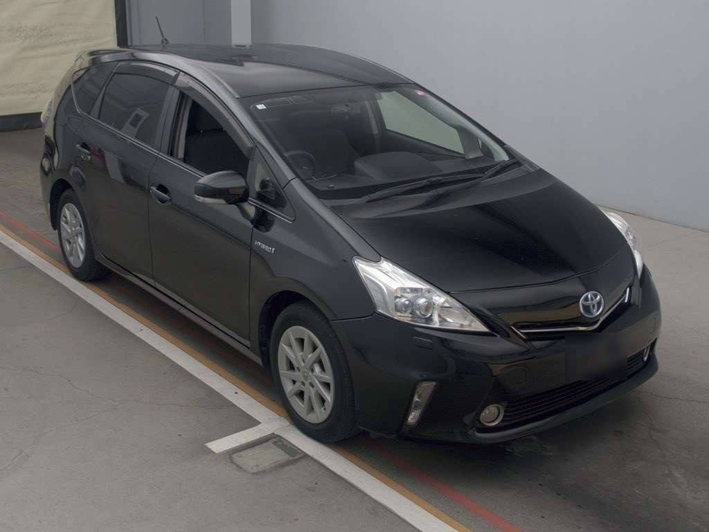 2012 Toyota Prius alpha ZVW41W[2]