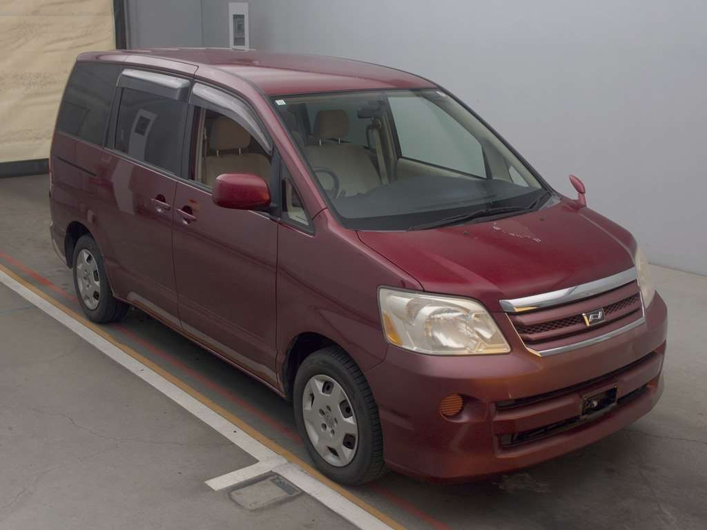 2006 Toyota Noah AZR60G[2]