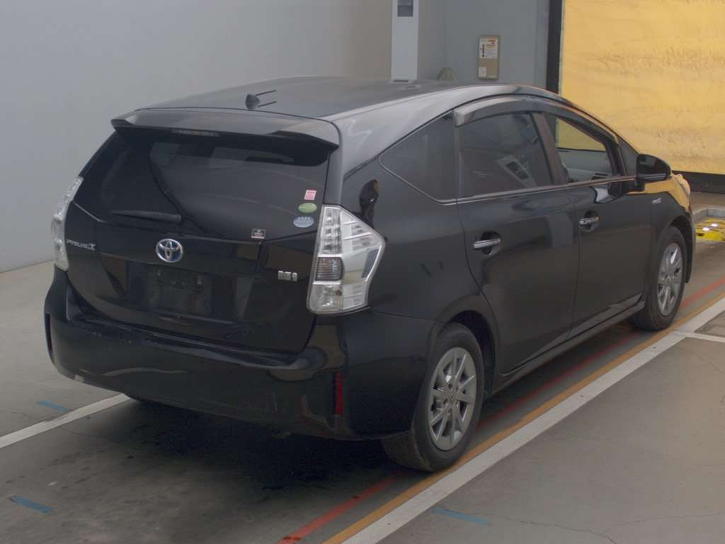 2014 Toyota Prius alpha ZVW41W[1]