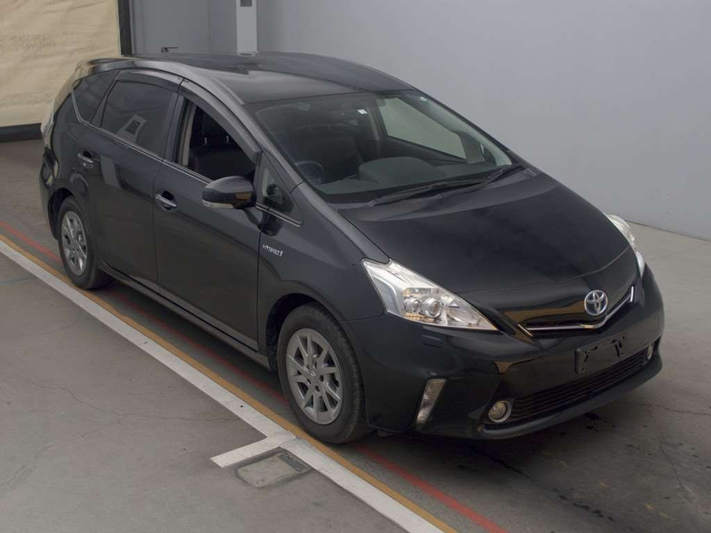 2014 Toyota Prius alpha ZVW41W[2]