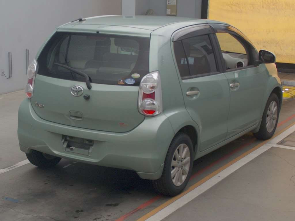 2010 Toyota Passo NGC30[1]