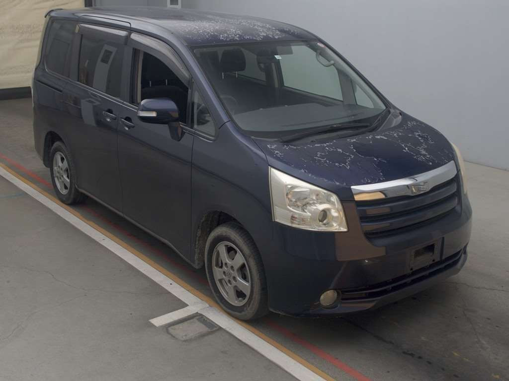 2009 Toyota Noah ZRR70G[2]