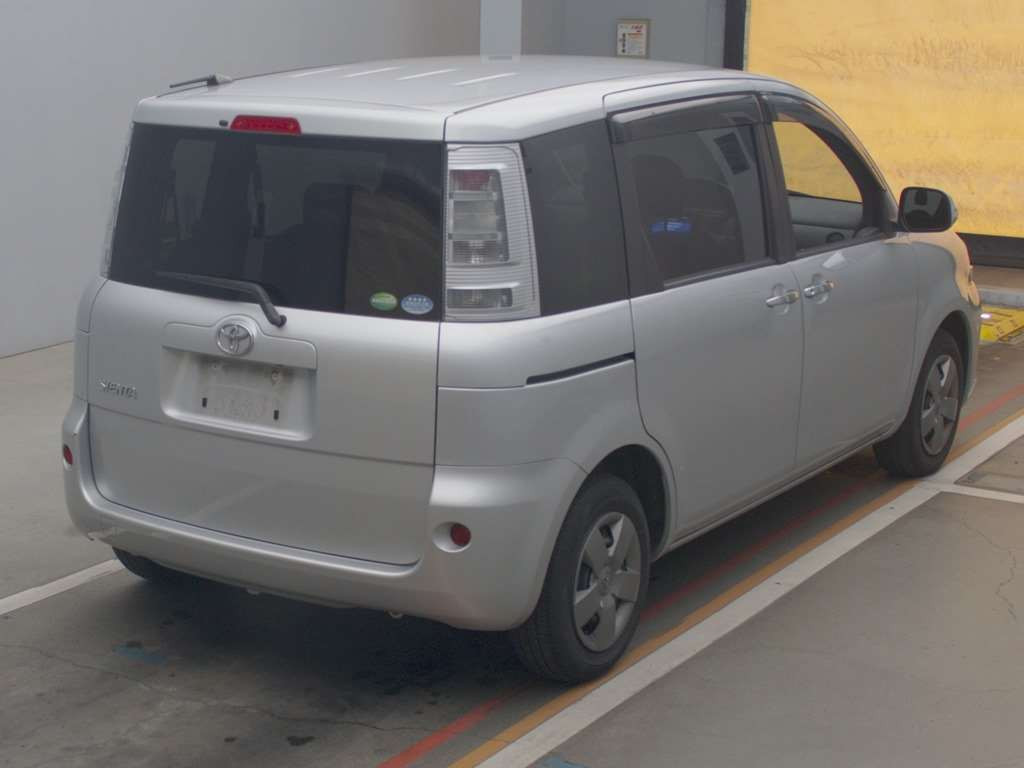 2012 Toyota Sienta NCP81G[1]