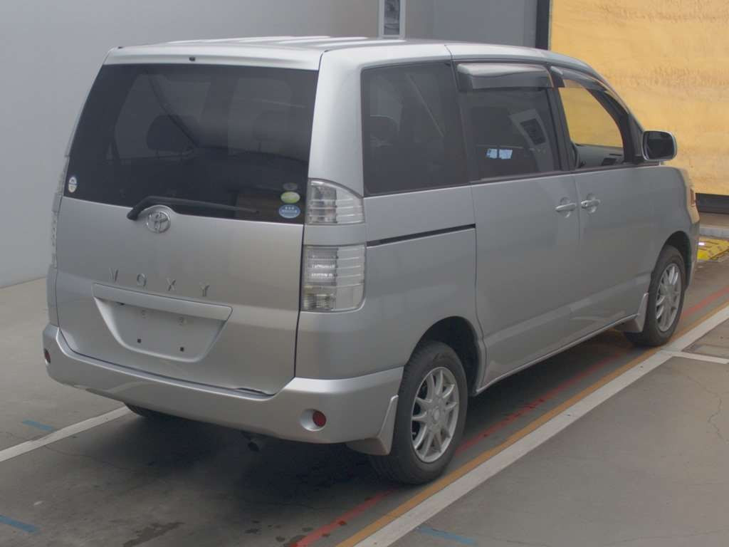 2005 Toyota Voxy AZR65G[1]