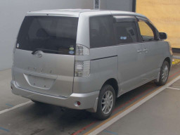 2005 Toyota Voxy