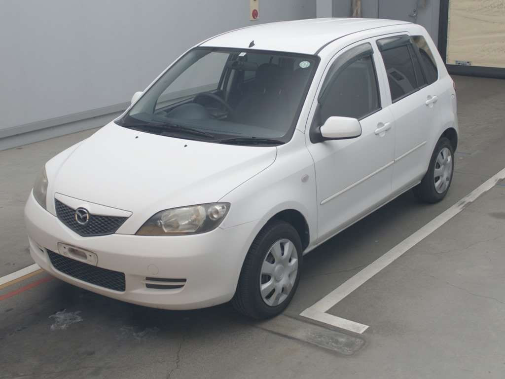 2004 Mazda Demio DY5W[0]