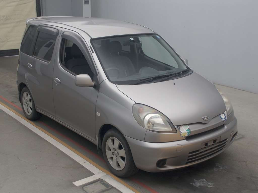 2001 Toyota Fun Cargo NCP20[2]