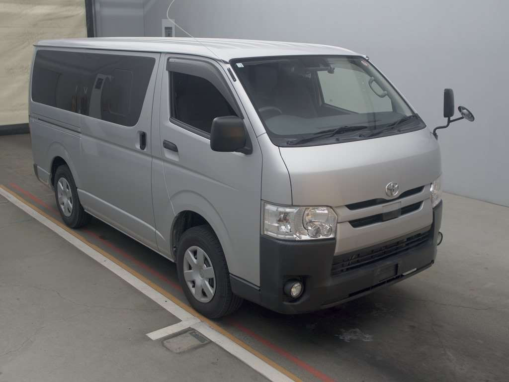 2018 Toyota Hiace Van GDH206V[2]