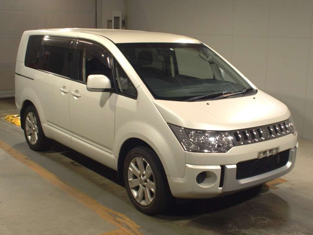 2016 Mitsubishi Delica D5 CV2W[2]