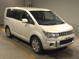 2016 Mitsubishi Delica D5