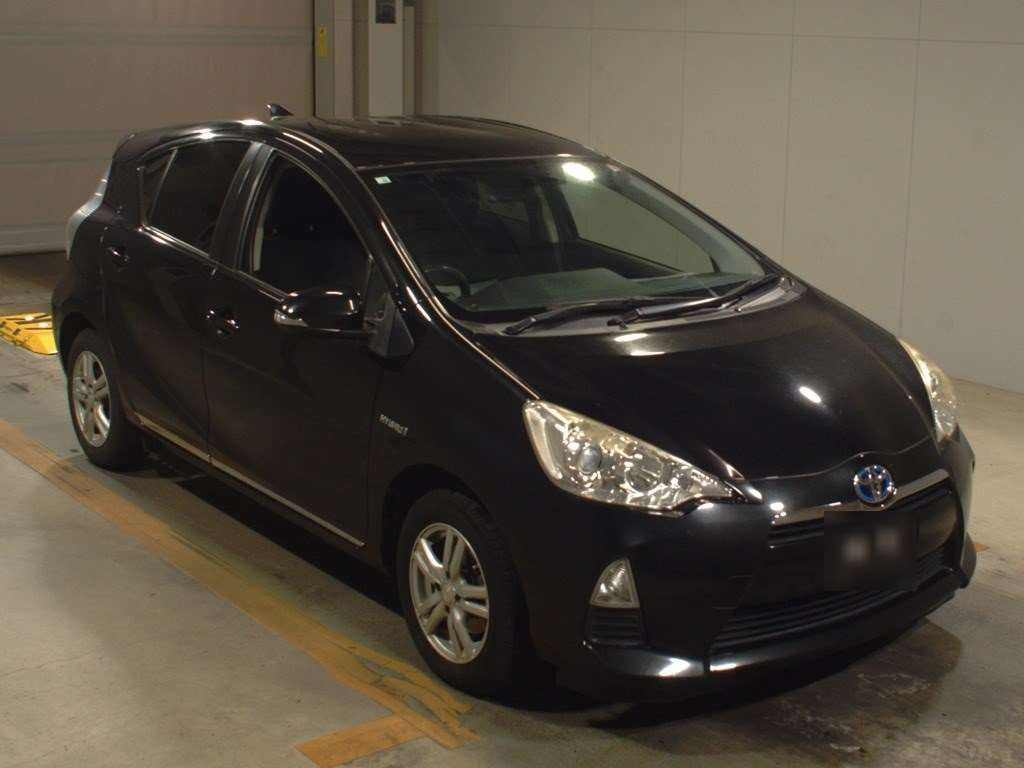 2014 Toyota Aqua NHP10[2]