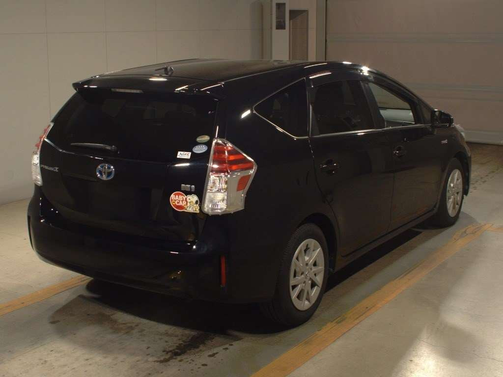 2015 Toyota Prius alpha ZVW40W[1]