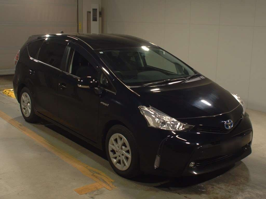 2015 Toyota Prius alpha ZVW40W[2]