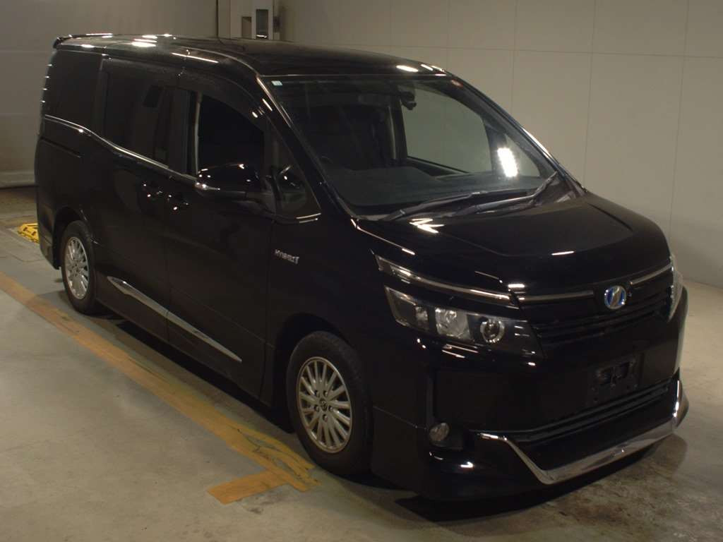 2014 Toyota Voxy ZWR80G[2]