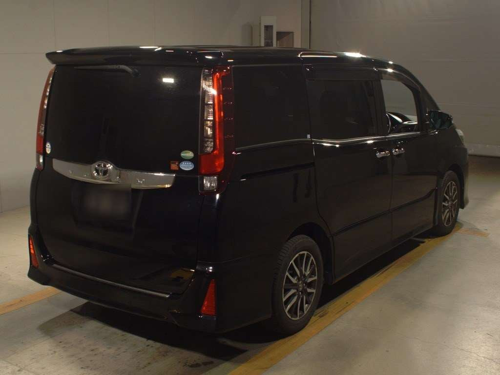 2015 Toyota Noah ZRR80W[1]