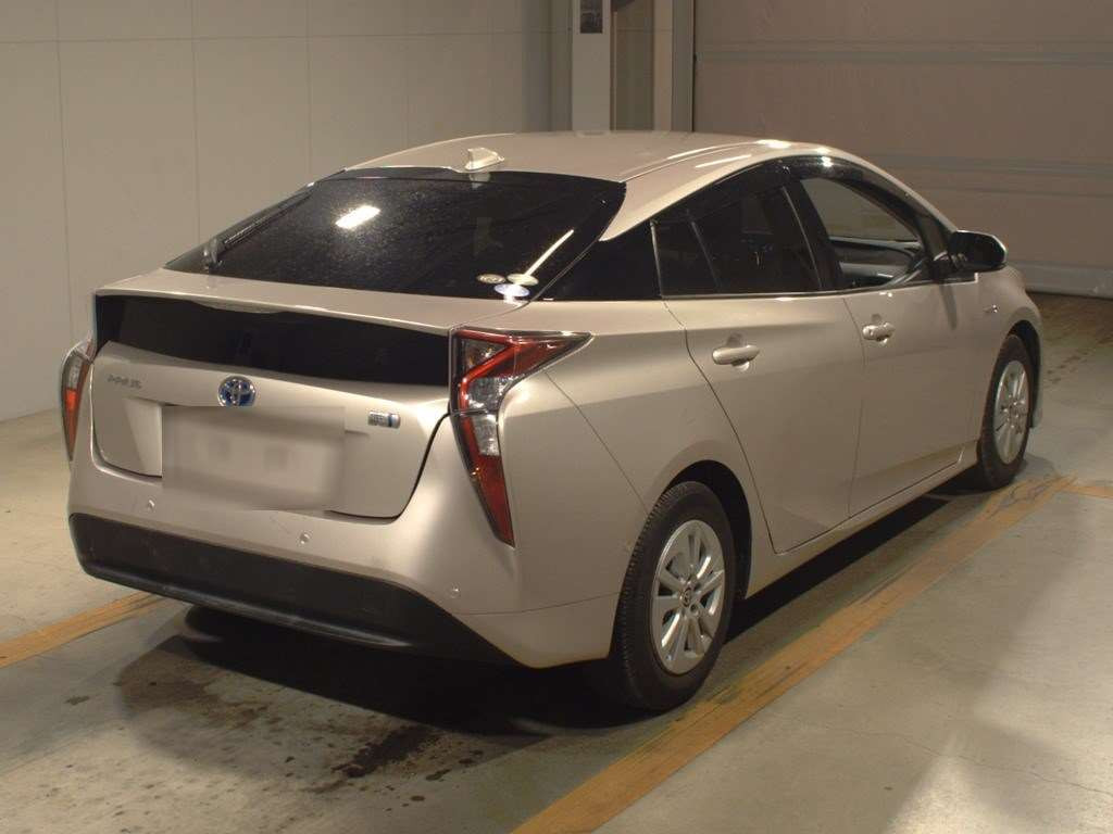 2017 Toyota Prius ZVW50[1]