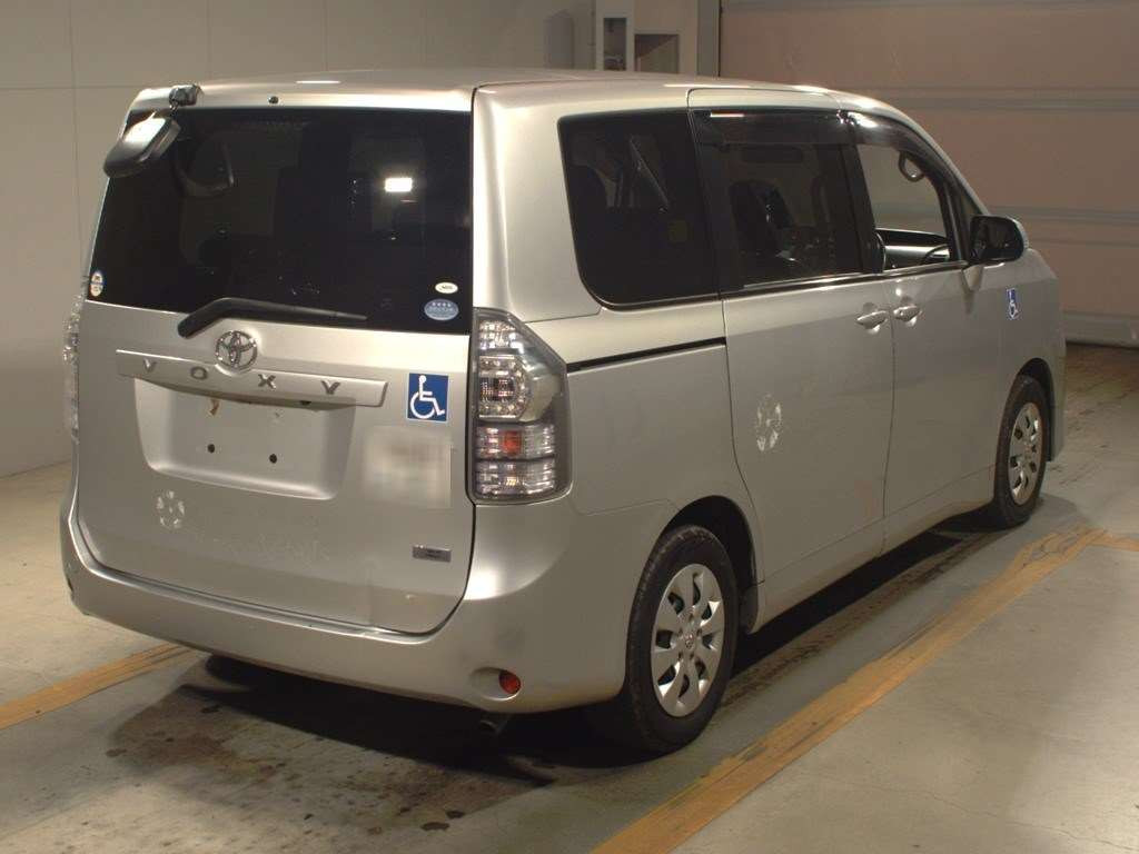 2013 Toyota Voxy ZRR70G[1]