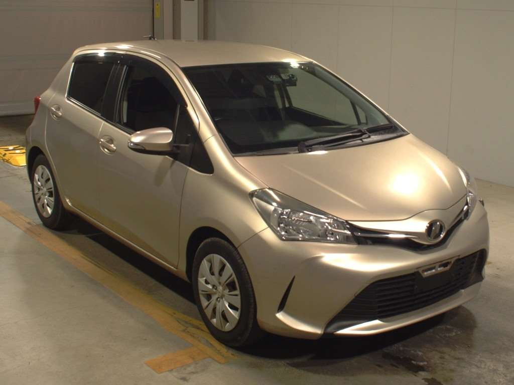 2015 Toyota Vitz NSP130[2]