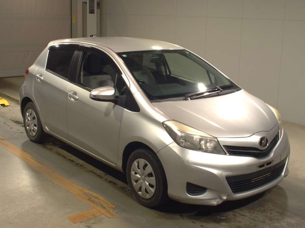 2013 Toyota Vitz KSP130[2]