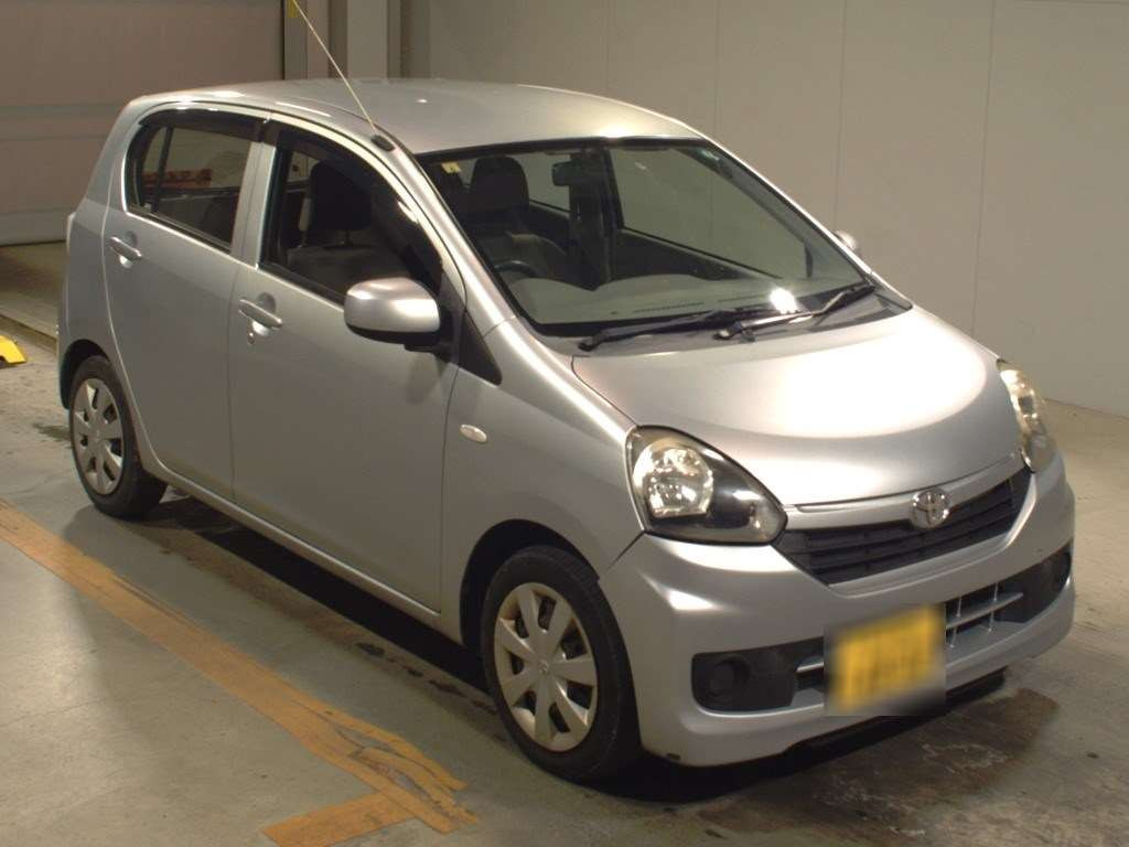 2016 Toyota Pixis Epoch LA300A[2]