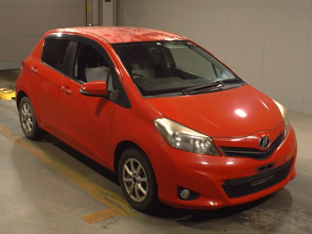 2011 Toyota Vitz NSP130[2]