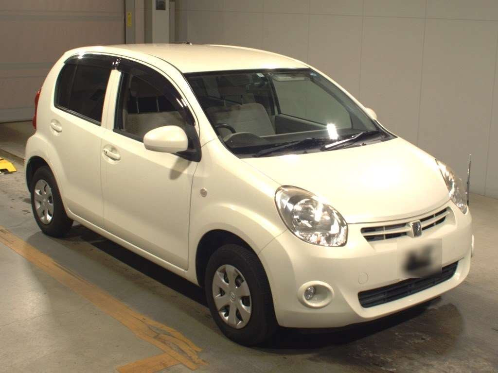 2011 Toyota Passo KGC30[2]