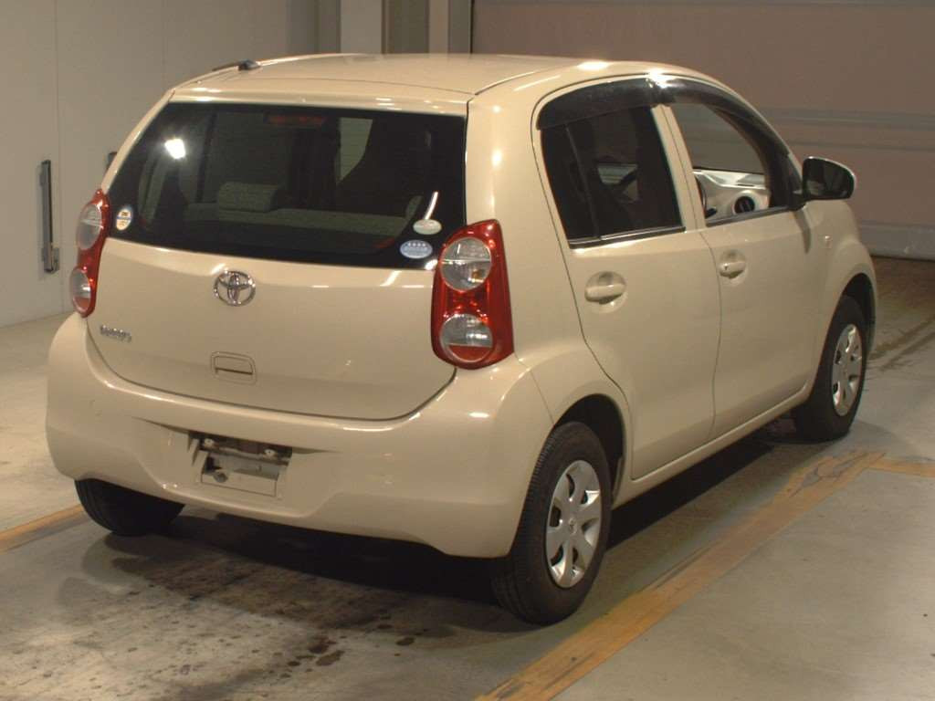 2011 Toyota Passo KGC30[1]