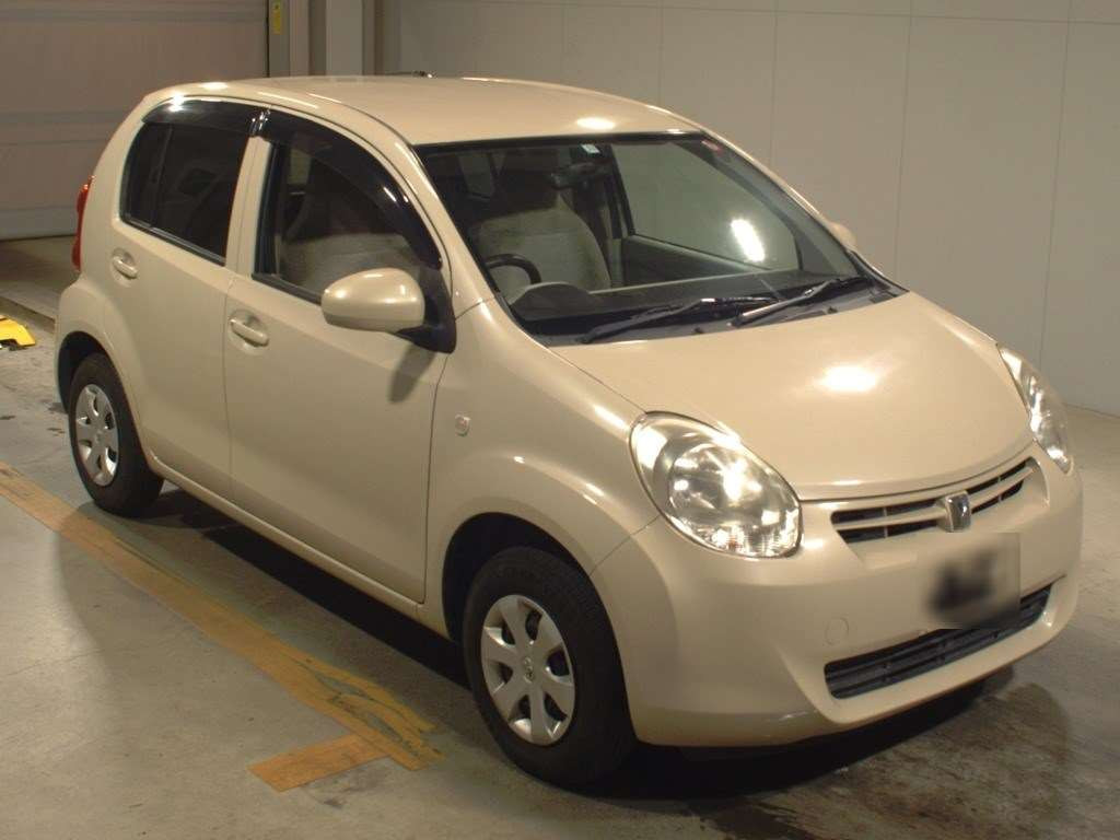 2011 Toyota Passo KGC30[2]