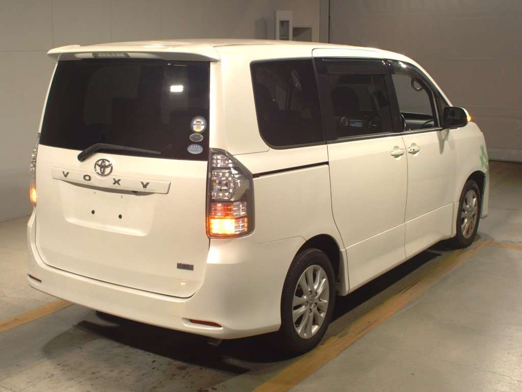 2010 Toyota Voxy ZRR70W[1]