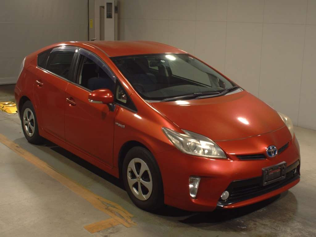 2013 Toyota Prius ZVW30[2]