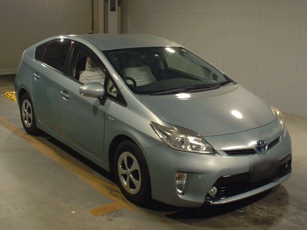 2013 Toyota Prius ZVW30[2]