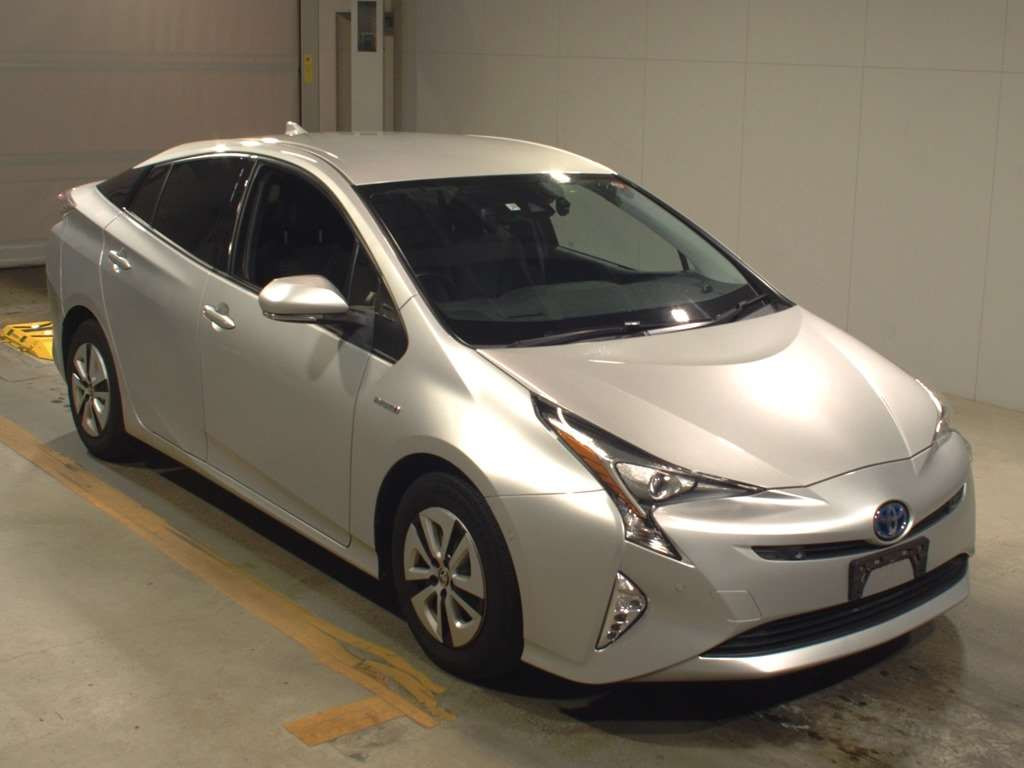 2017 Toyota Prius ZVW51[2]