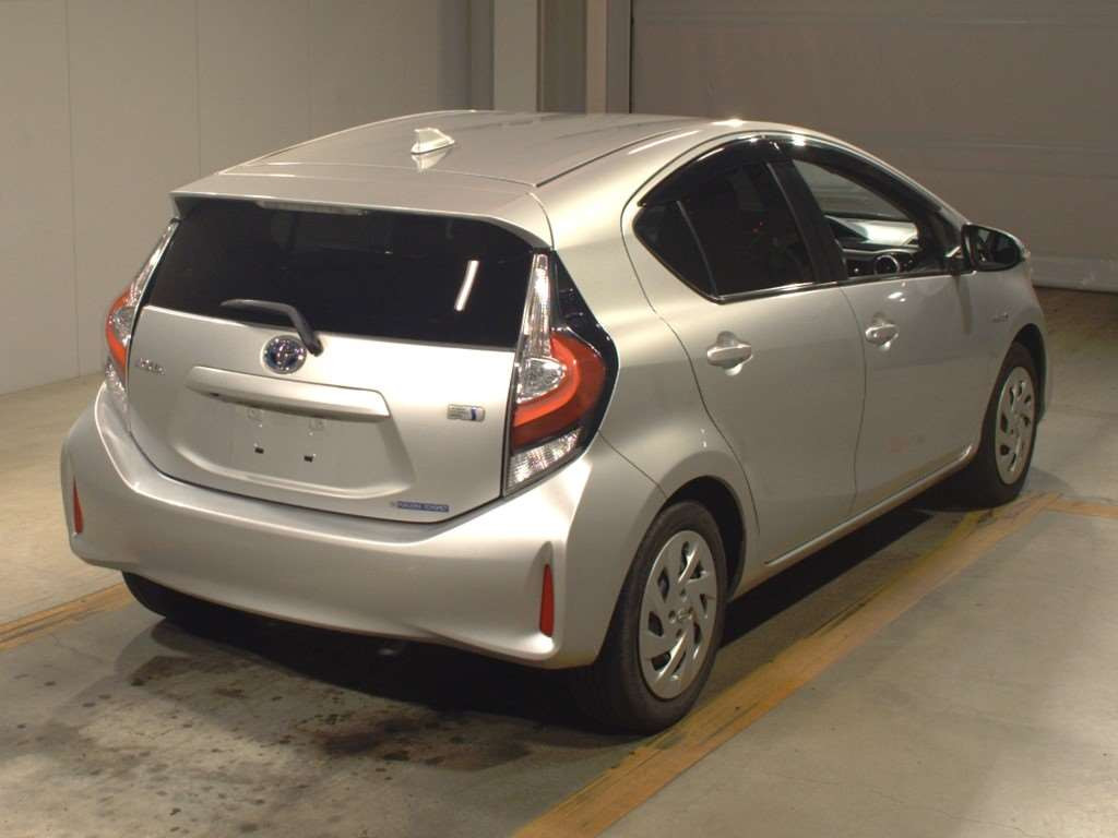 2017 Toyota Aqua NHP10[1]