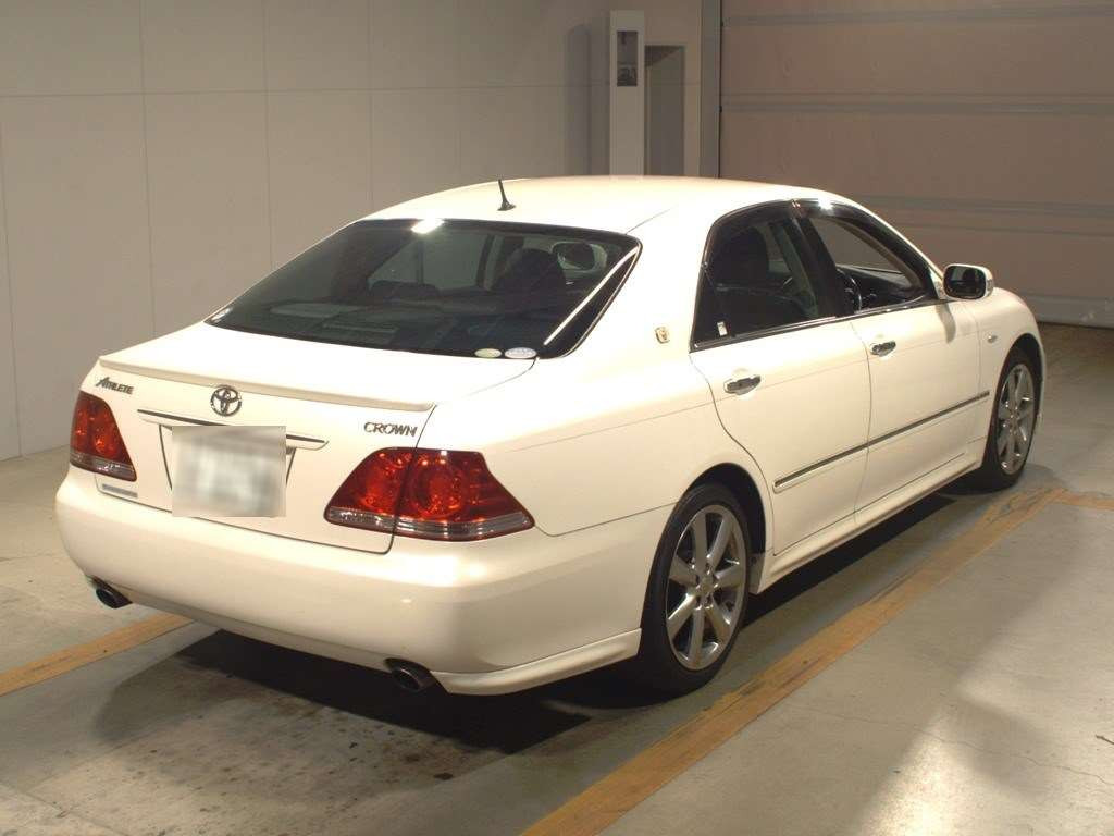 2004 Toyota Crown GRS182[1]