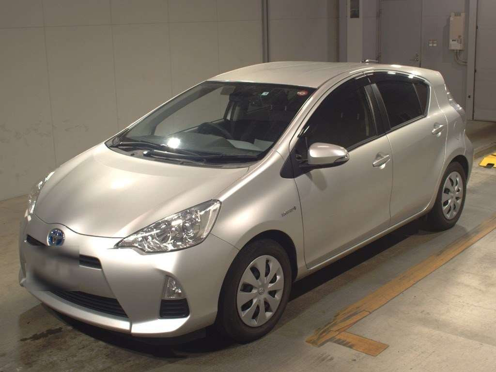 2013 Toyota Aqua NHP10[0]